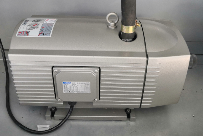 Немецкий вакуумный насос Beck обеспечивает стабильный вакуум высокой мощности.