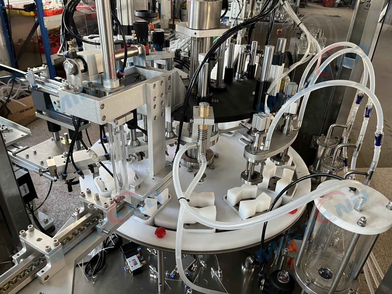 Трехступенчатая станция заполнения и станция заполнения отрицательного давления